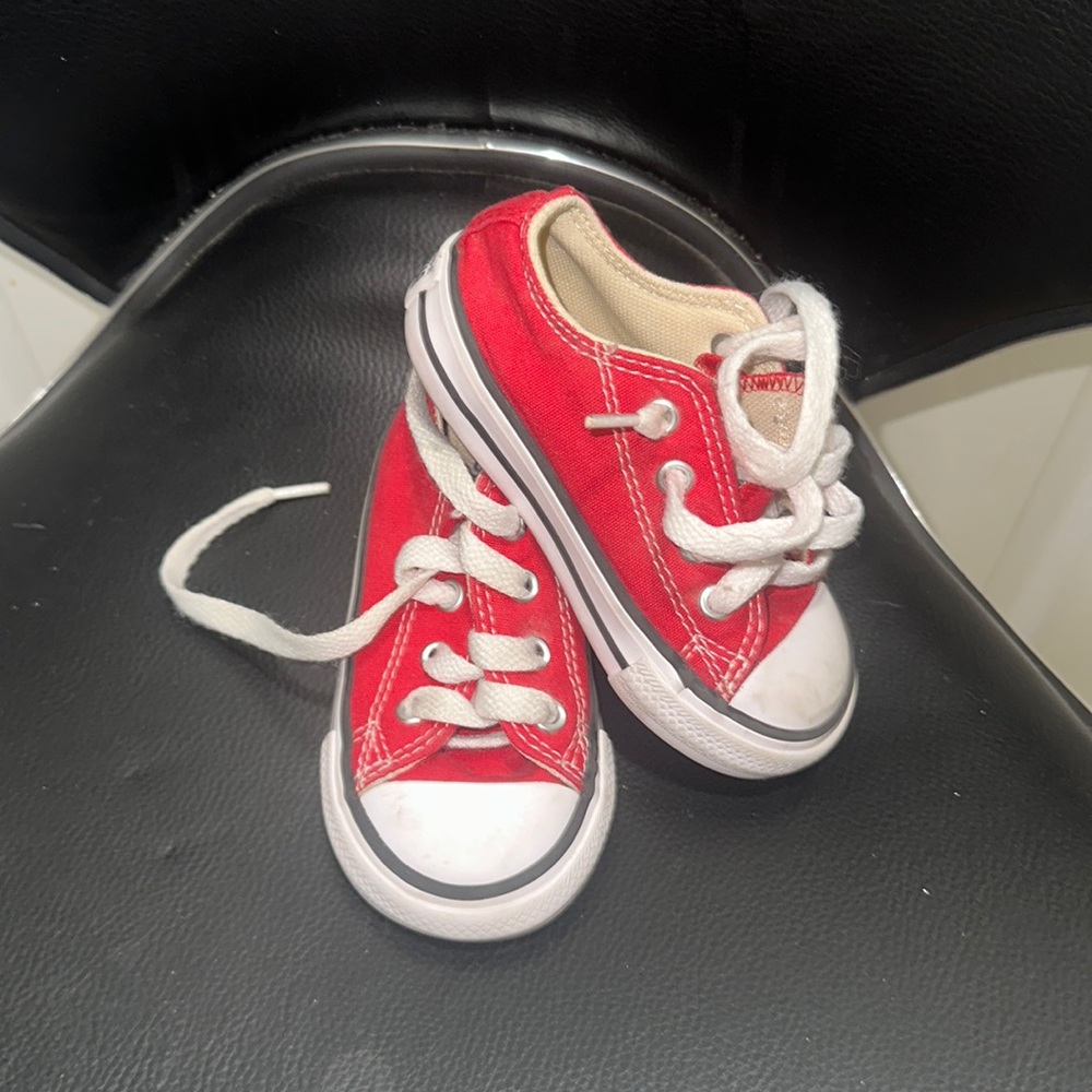 Red toddler Converse size 5